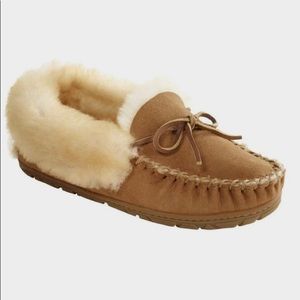Women’s minnetonka pile lined hard sole slippers